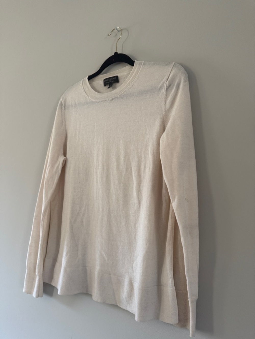 Banana Republic | 100% Merino Wool Cream Crewneck Sweater - Picture 3 of 8